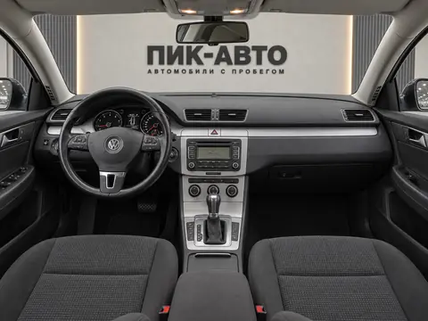 Volkswagen Passat 2010, панель приборов