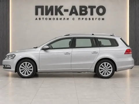 Volkswagen Passat 2014, вид сбоку