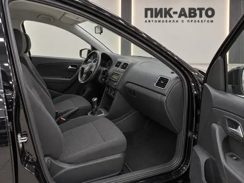 Volkswagen Polo 2011, салон