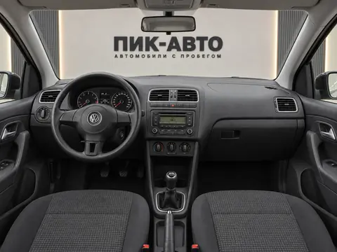 Volkswagen Polo 2011, панель приборов
