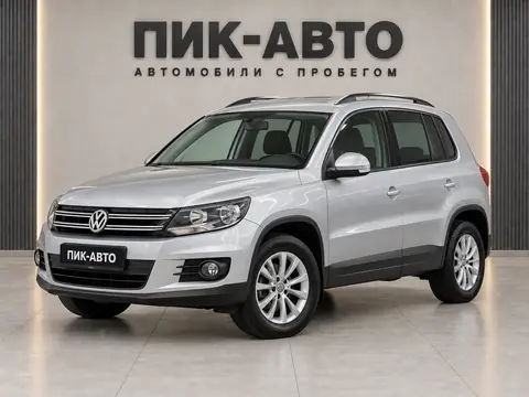 Volkswagen Tiguan 2012, вид спереди