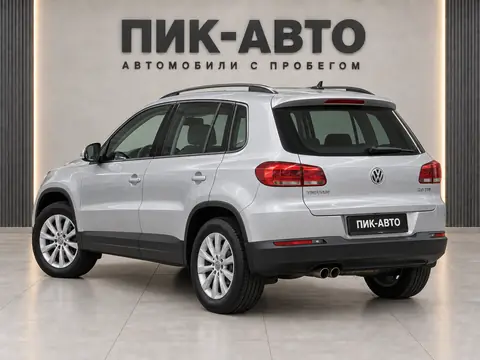 Volkswagen Tiguan 2012, вид сзади