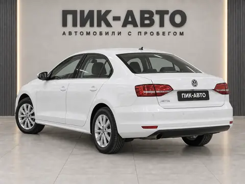 Volkswagen Jetta 2015, вид сзади