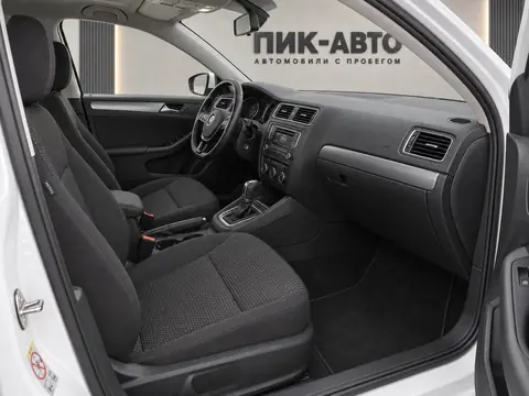 Volkswagen Jetta 2015, салон