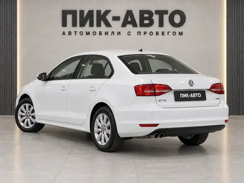 Volkswagen Jetta 2014, вид сзади