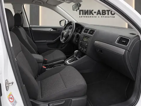 Volkswagen Jetta 2014, салон