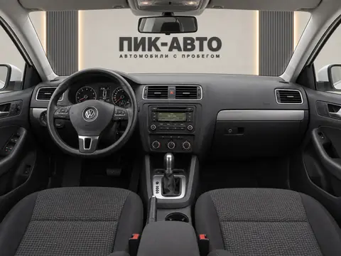 Volkswagen Jetta 2014, панель приборов