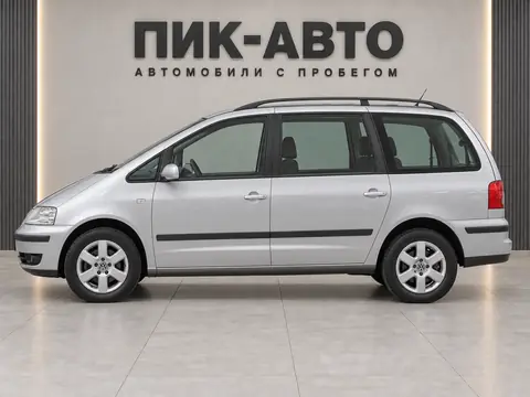 Volkswagen Sharan 2008, вид сбоку