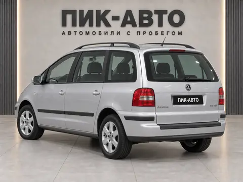 Volkswagen Sharan 2008, вид сзади