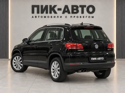 Volkswagen Tiguan 2012, вид сзади