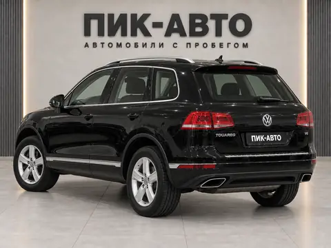Volkswagen Touareg 2014, вид сзади