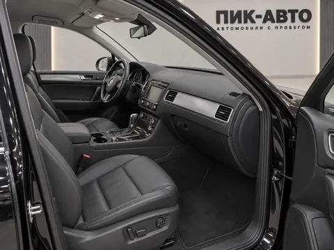 Volkswagen Touareg 2014, салон