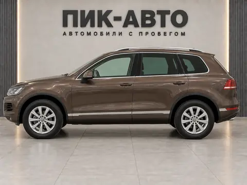Volkswagen Touareg 2010, вид сбоку