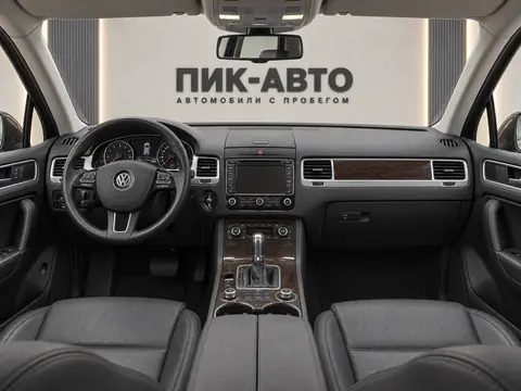 Volkswagen Touareg 2010, панель приборов