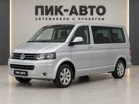 Volkswagen Multivan 2010, вид спереди