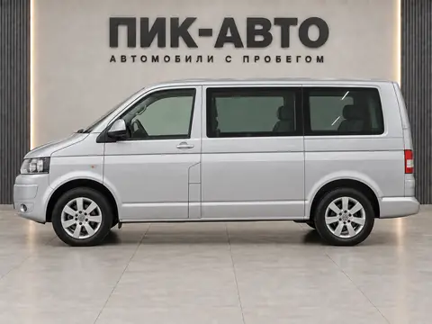 Volkswagen Multivan 2010, вид сбоку
