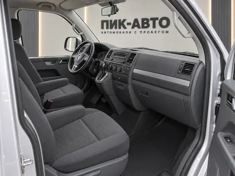 Volkswagen Multivan 2010, салон