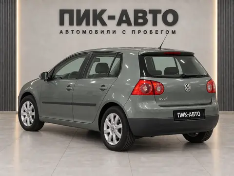 Volkswagen Golf 2006, вид сзади