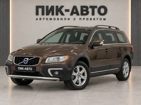Volvo XC70 2013, вид спереди