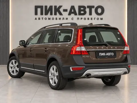 Volvo XC70 2013, вид сзади
