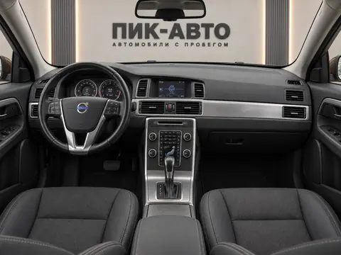 Volvo XC70 2013, панель приборов