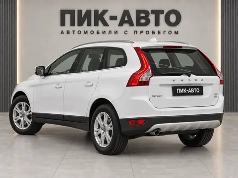 Volvo XC60 2012, вид сзади