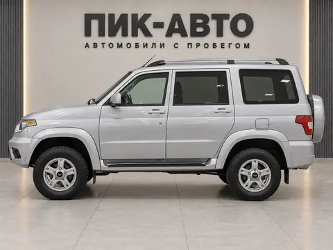 УАЗ Патриот 2018, вид сбоку