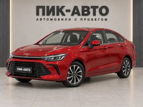 BAIC U5 Plus 2025, вид спереди