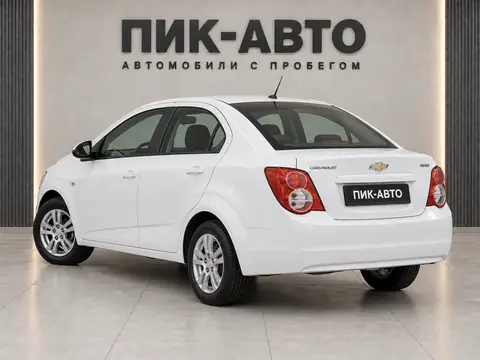 Chevrolet Aveo 2012, вид сзади