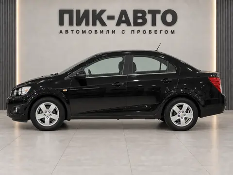 Chevrolet Aveo 2013, вид сбоку
