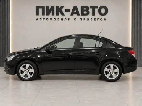 Chevrolet Cruze 2011, вид сбоку