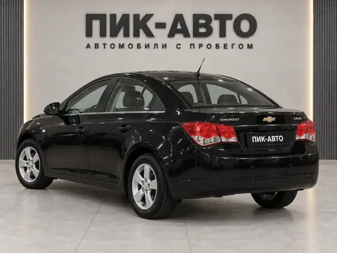 Chevrolet Cruze 2011, вид сзади