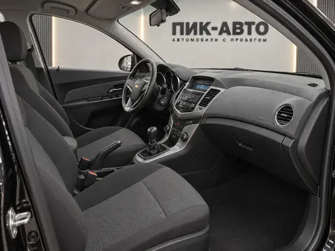 Chevrolet Cruze 2011, салон