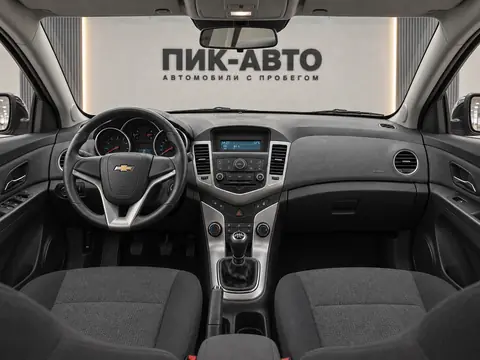 Chevrolet Cruze 2011, панель приборов