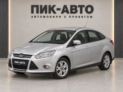 Ford Focus 2012, вид спереди