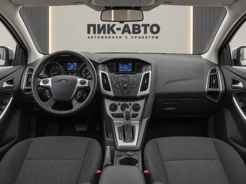 Ford Focus 2012, панель приборов