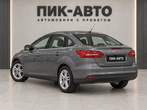 Ford Focus 2016, вид сзади