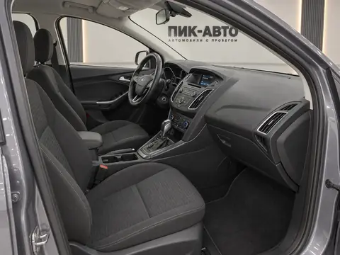 Ford Focus 2016, салон