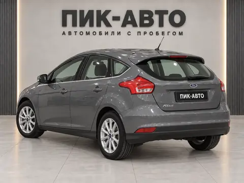 Ford Focus 2016, вид сзади