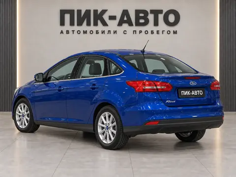 Ford Focus 2017, вид сзади