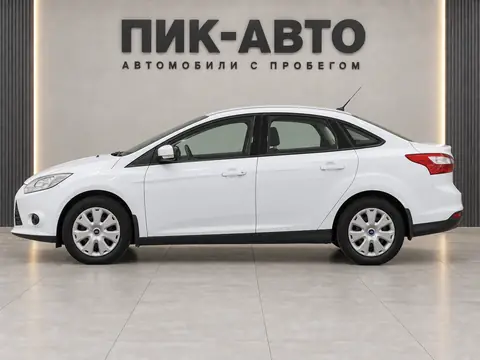Ford Focus 2012, вид сбоку