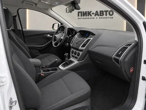 Ford Focus 2012, салон