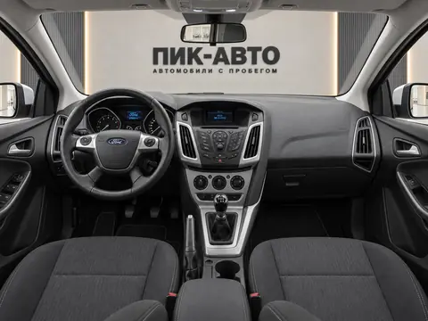 Ford Focus 2012, панель приборов