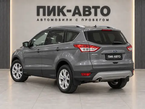 Ford Kuga 2016, вид сзади