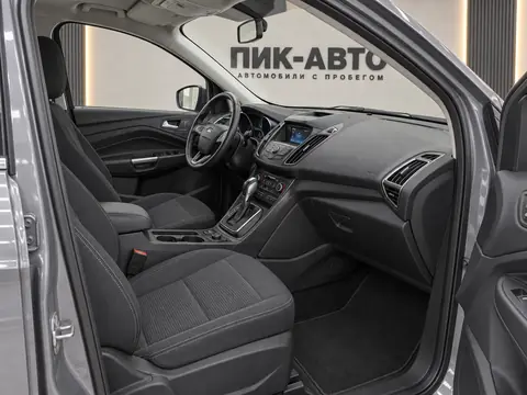 Ford Kuga 2016, салон