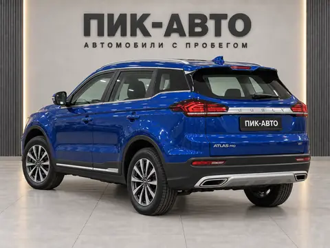 Geely Atlas 2021, вид сзади