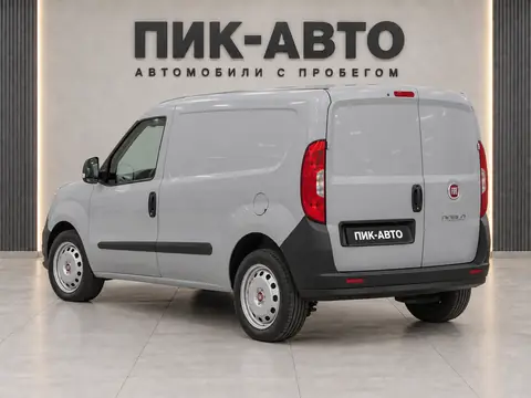 Fiat Doblo 2018, вид сзади