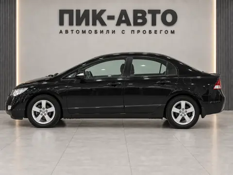 Honda Civic 2007, вид сбоку