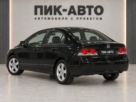 Honda Civic 2007, вид сзади