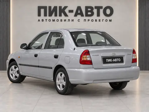 Hyundai Accent 2007, вид сзади